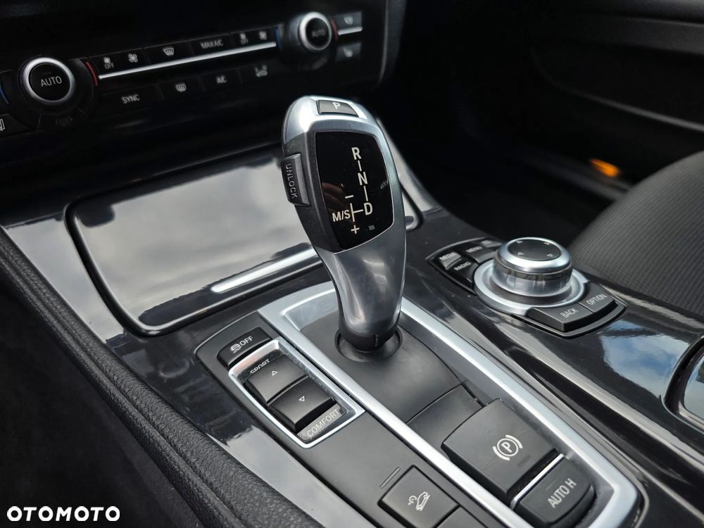 BMW Seria 5 525d xDrive Luxury Line - 26