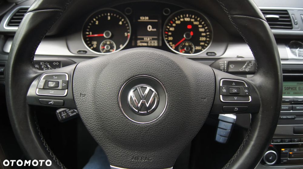 Volkswagen Passat Variant 2.0 TDI BlueMotion Technology Exclusive - 33