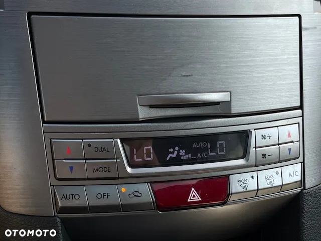 Subaru Legacy 2.0 D Comfort Navi - 31
