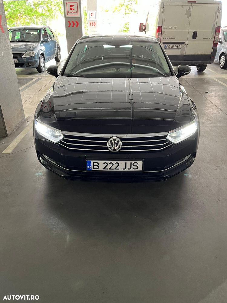 Volkswagen Passat - 1