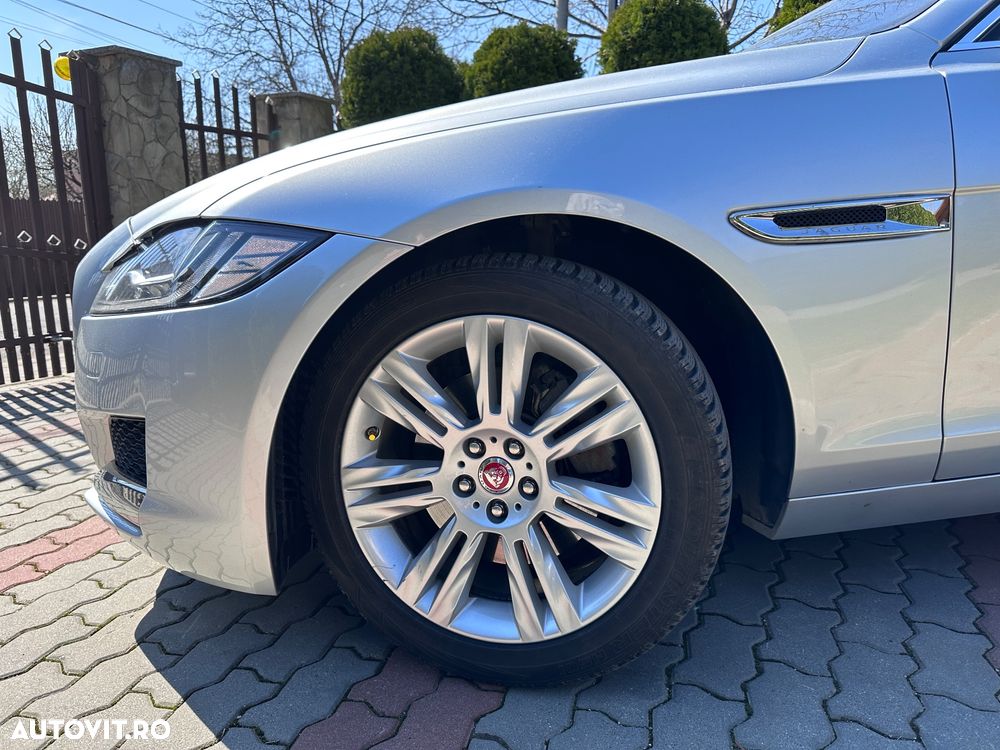 Jaguar XF 20d RWD Portfolio - 18