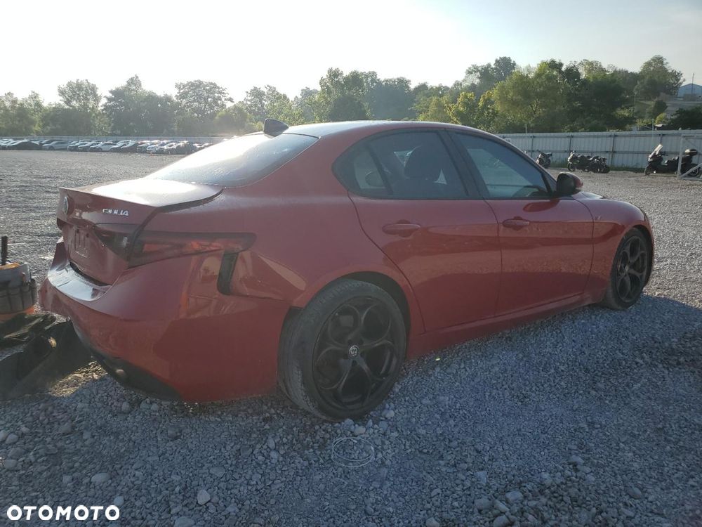 Alfa Romeo Giulia 2.0 Turbo 16V AT8 Veloce Ti - 4