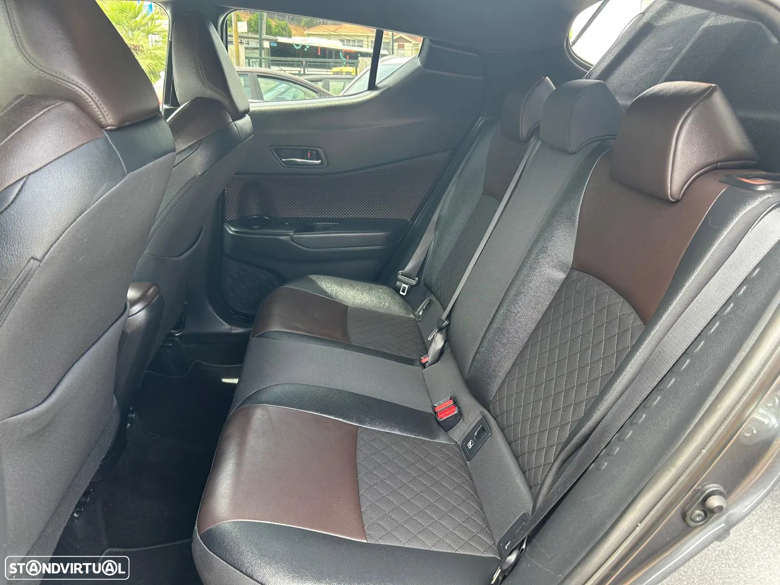 Toyota C-HR 1.8 HSD Exclusive+P.Luxury - 26
