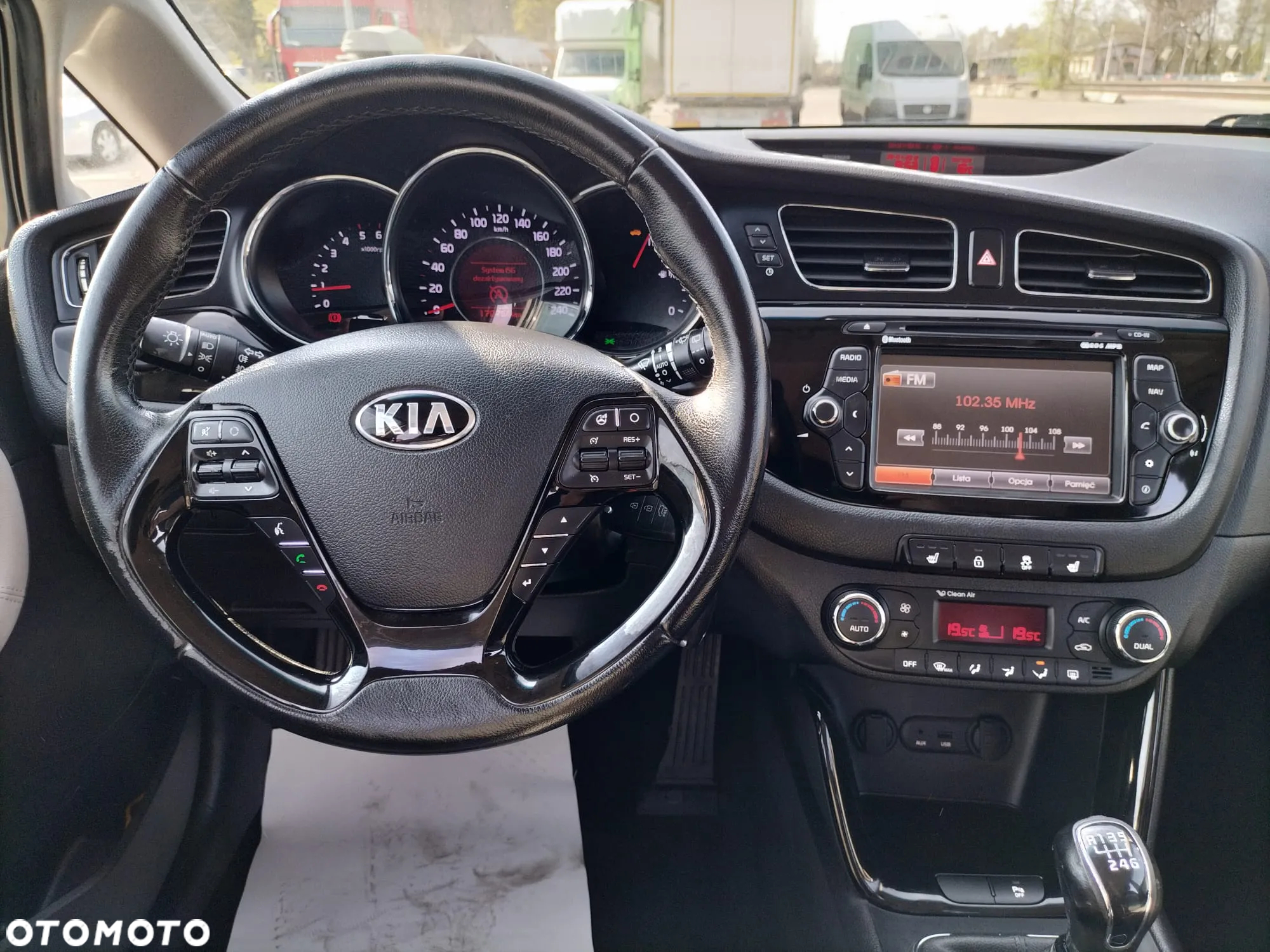 Kia Ceed 1.6 CRDi 128 Fifa World Cup Edition - 30