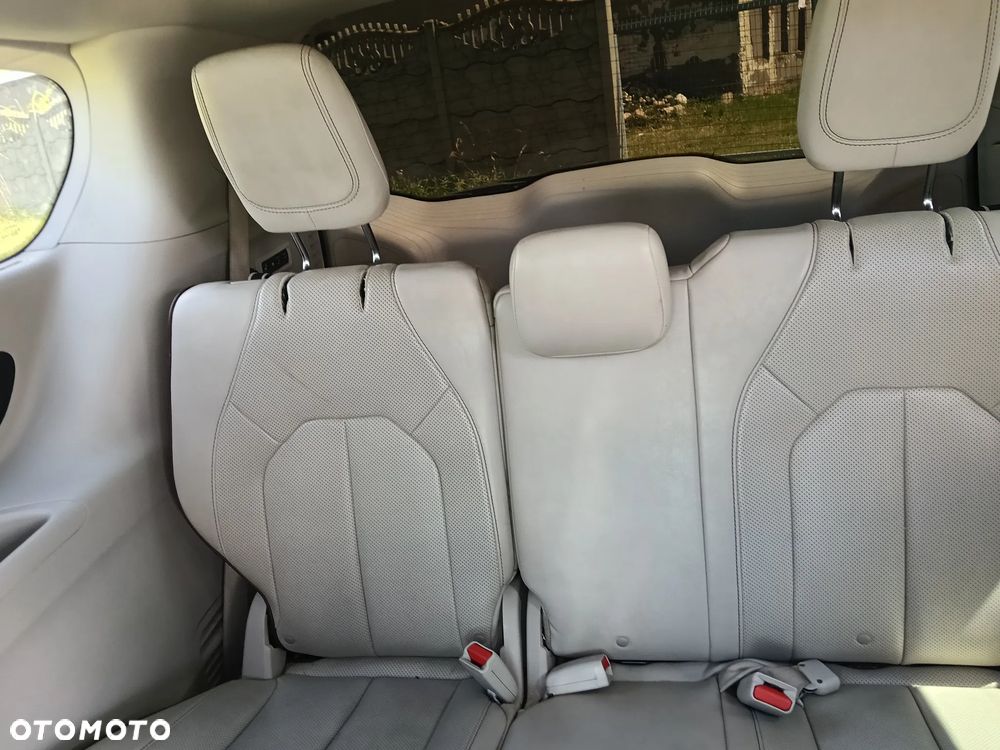 Chrysler Pacifica - 22