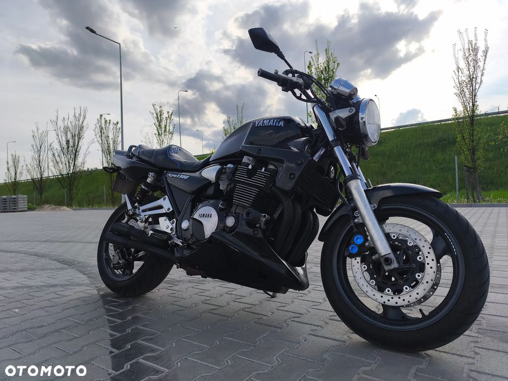 Yamaha XJR - 5