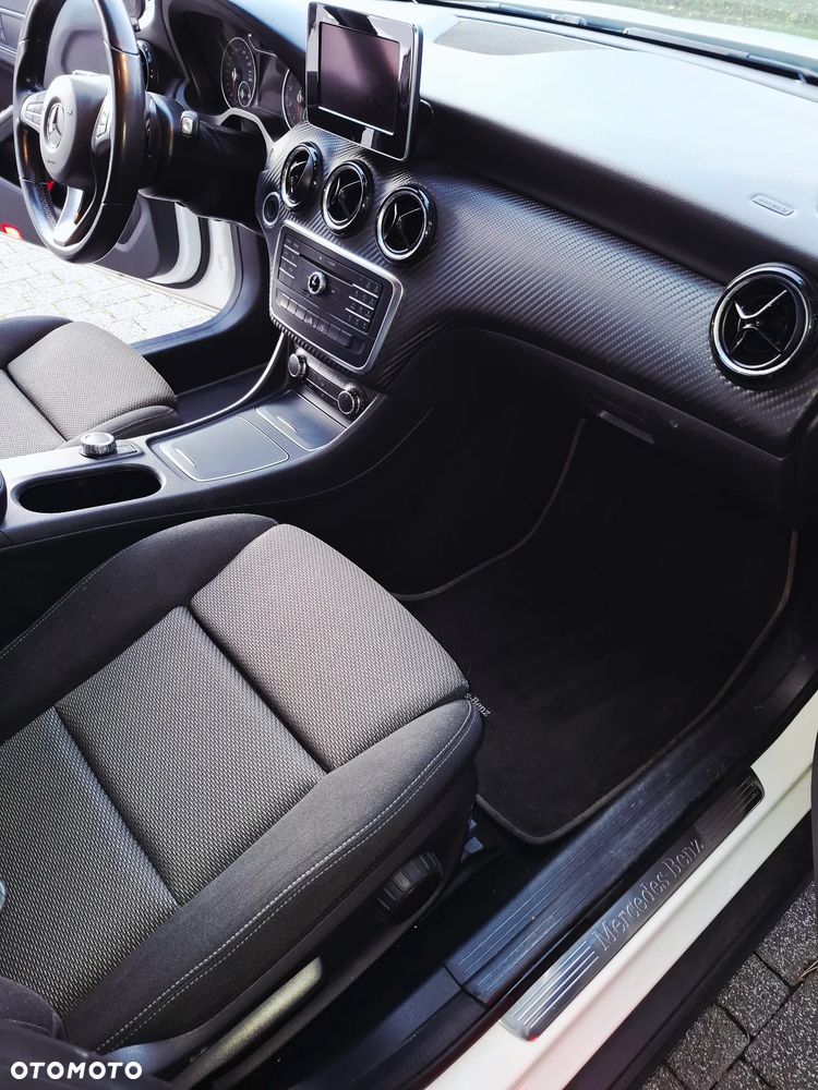 Mercedes-Benz GLA - 17