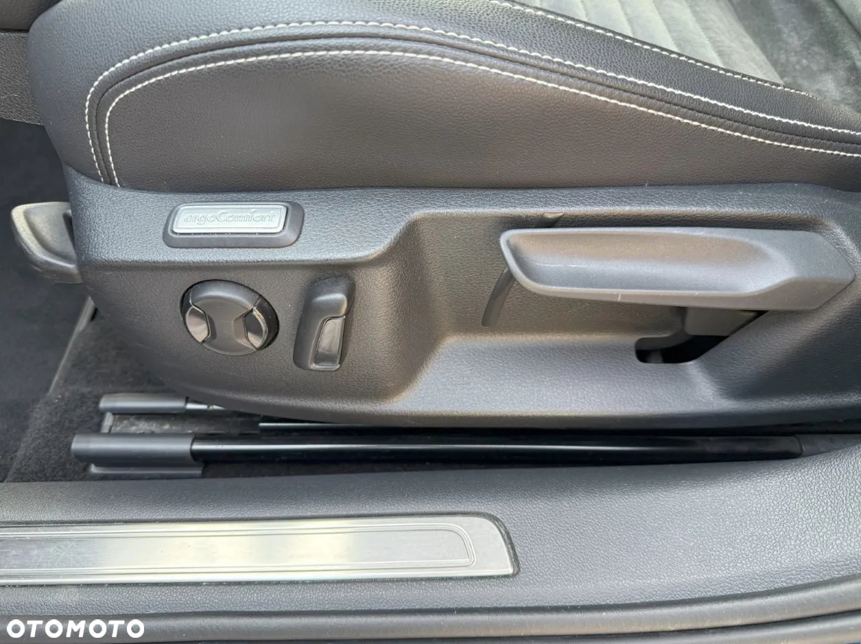 Volkswagen Passat 2.0 TDI Elegance DSG - 14