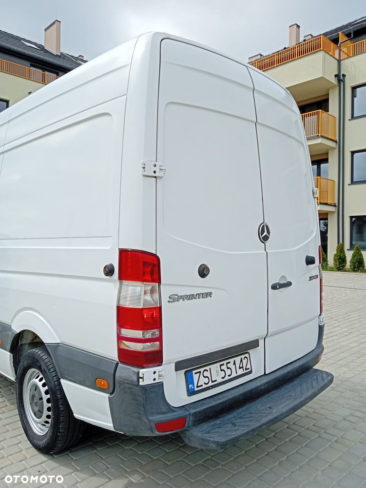 Mercedes-Benz Sprinter - 13