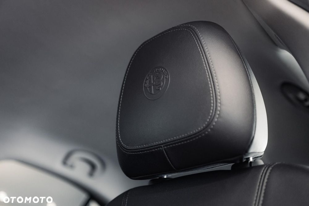 Alfa Romeo Giulia 2.0 Turbo - 33
