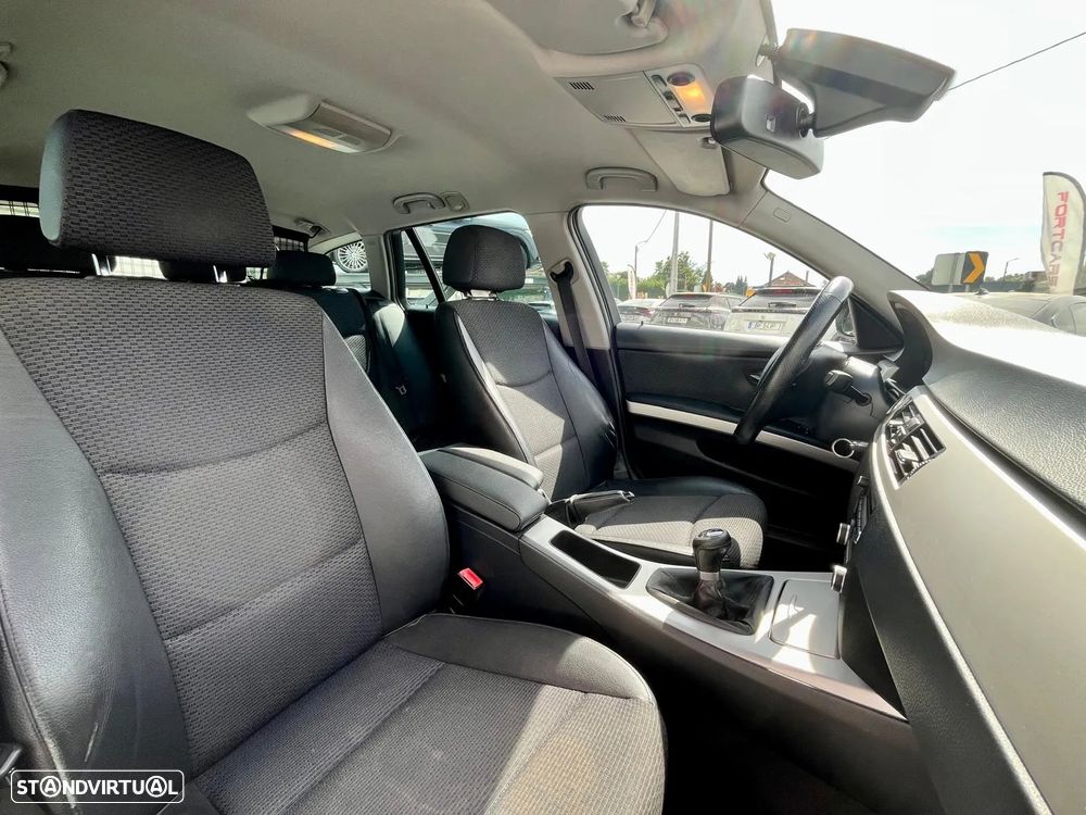 BMW 318 d Touring - 14