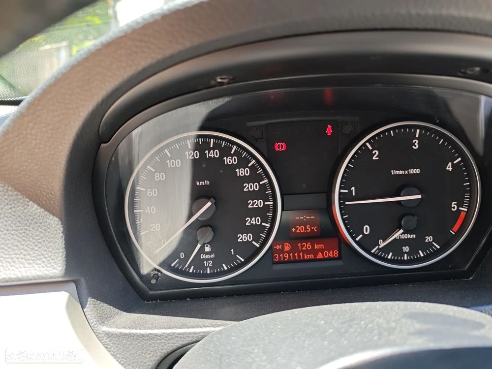 BMW 320 d EfficientDynamics - 11