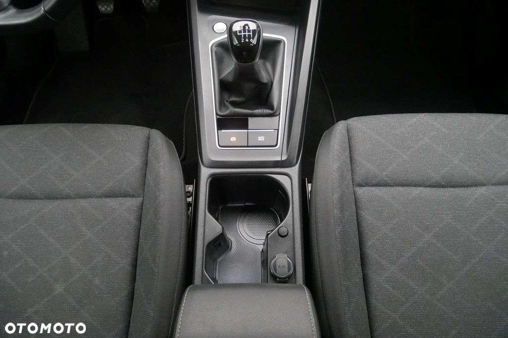 Volkswagen Golf - 11