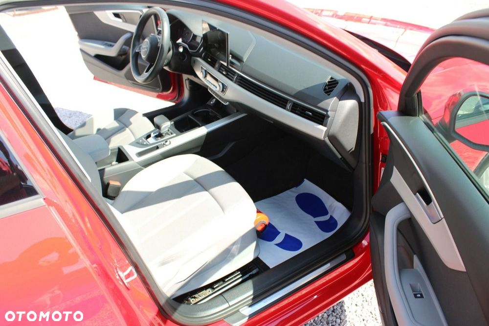 Audi A4 Limousine - 31