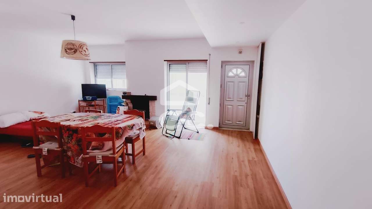 Apartamento remodelado com  2 quartos no rés-do-chão, localizado na Pr - Grande imagem: 3/12