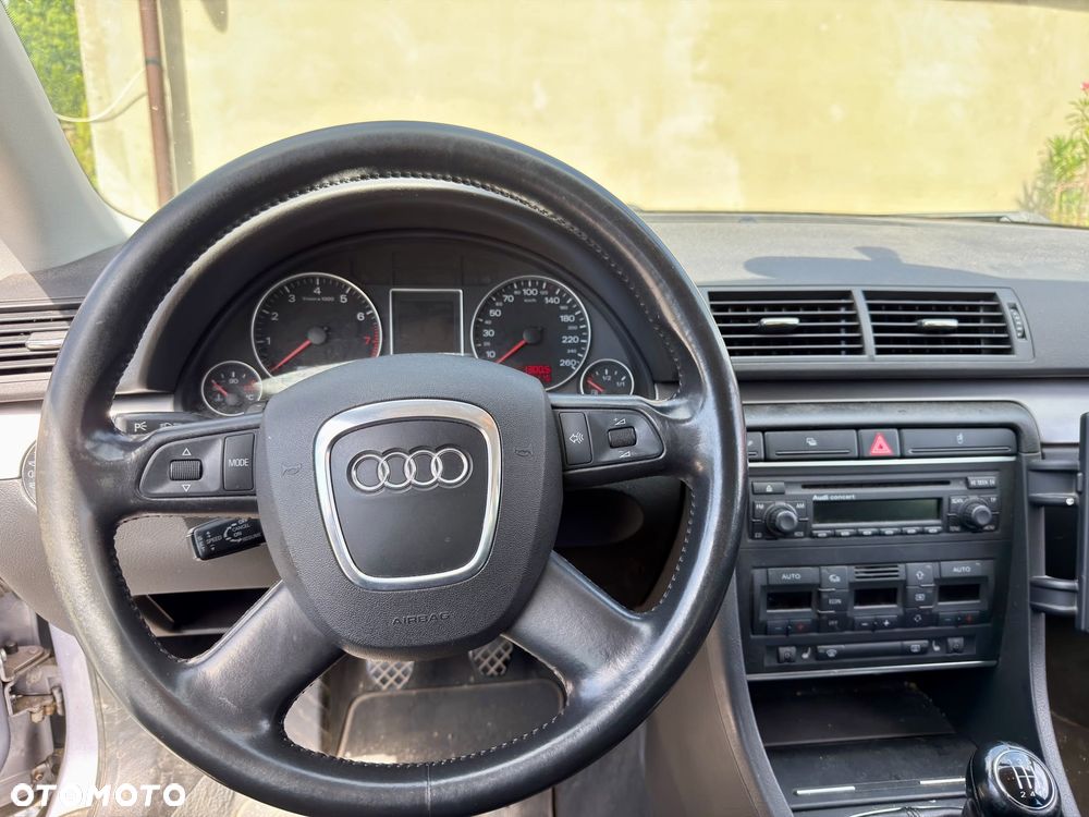 Audi A4 Limousine - 5