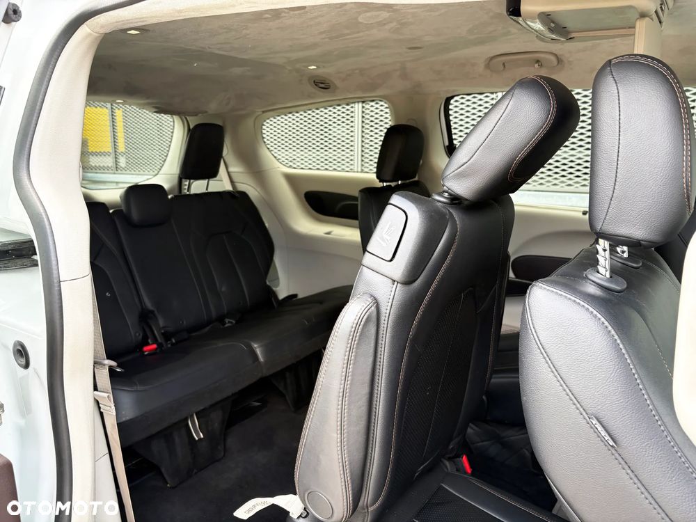 Chrysler Pacifica - 23