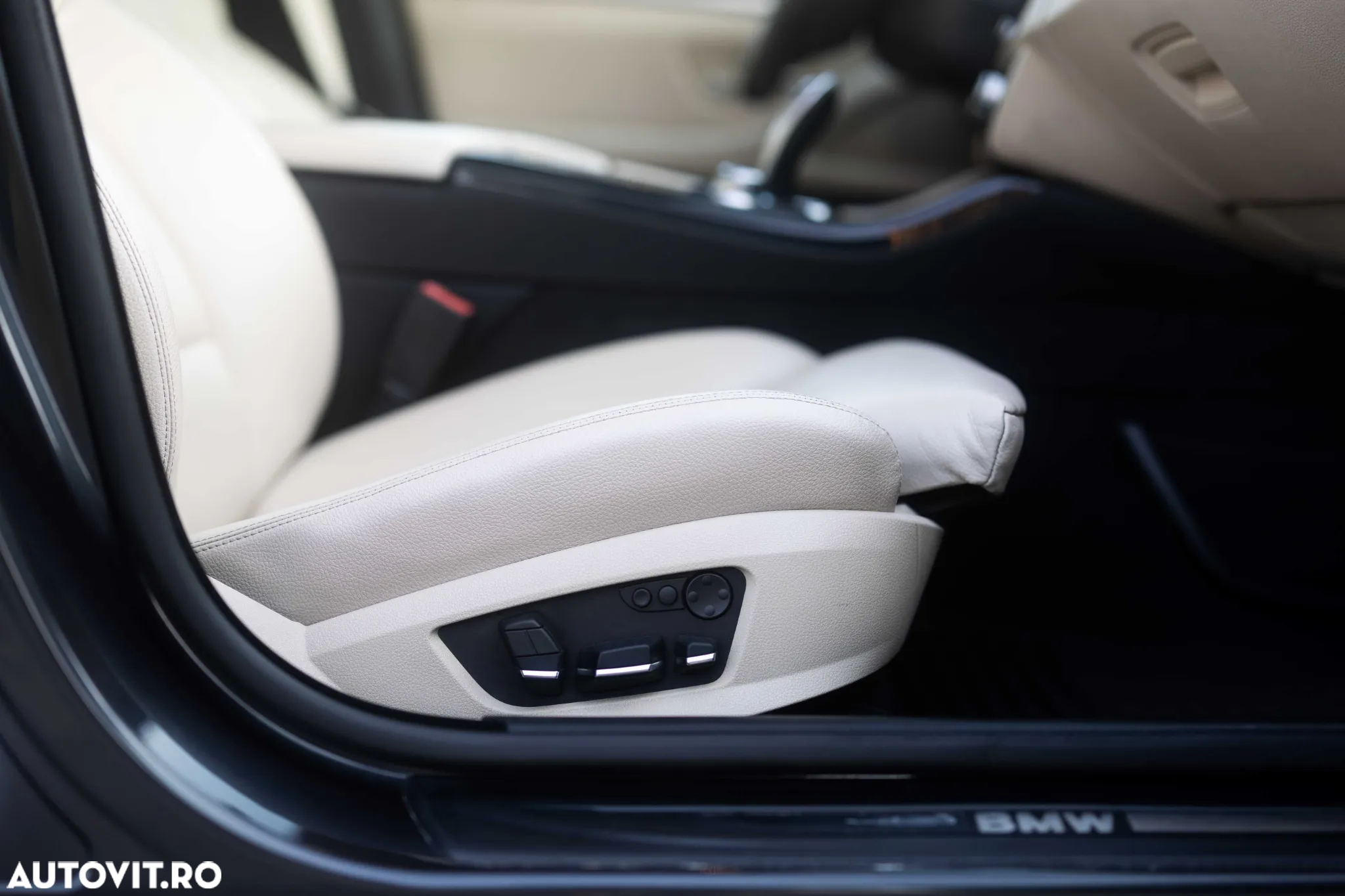 BMW Seria 5 525d Aut. Luxury Line - 13