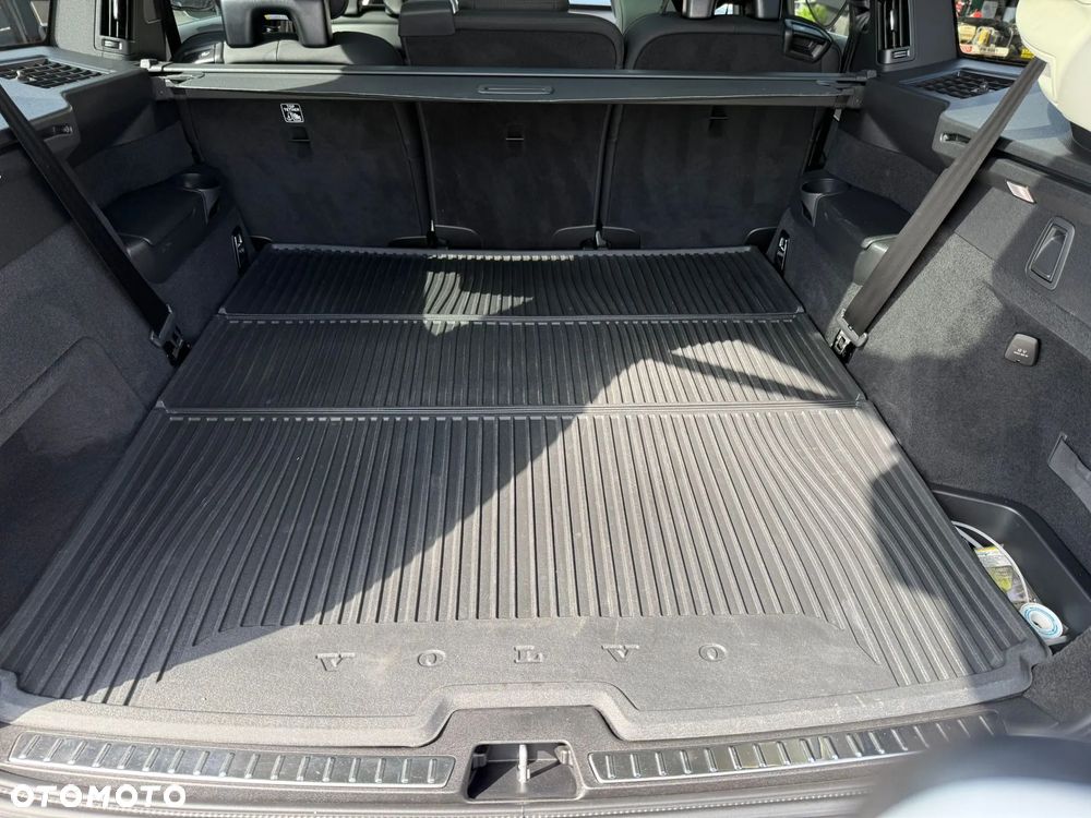 Volvo XC 90 - 9