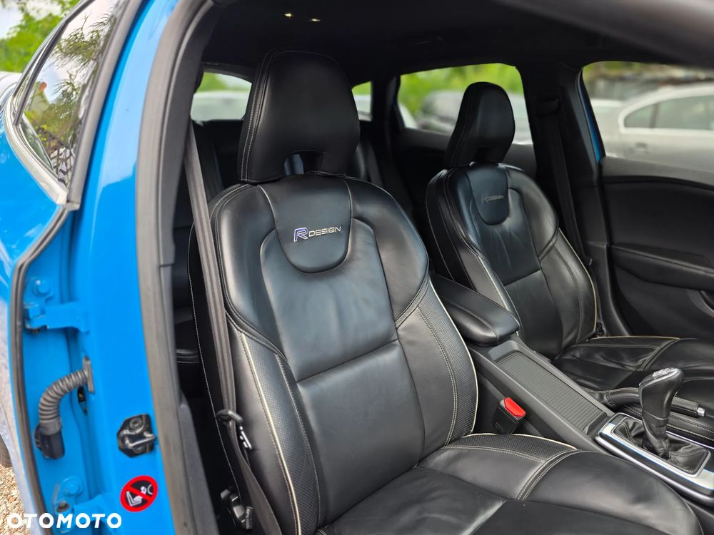 Volvo V40 D2 R Design - 6