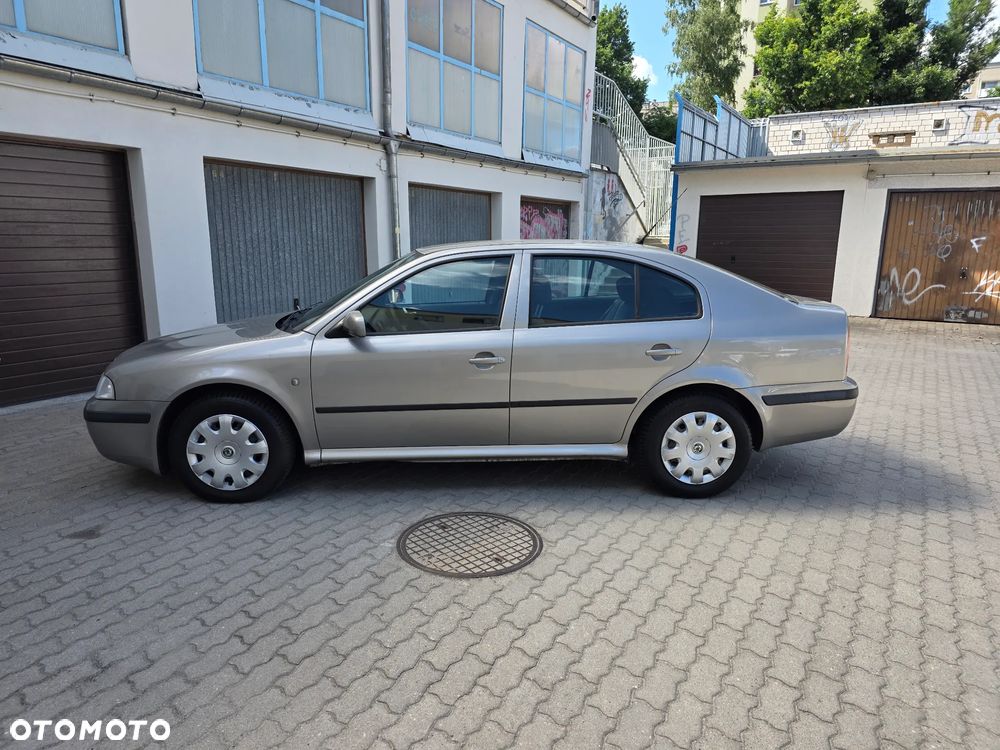 Skoda Octavia 1.6 Elegance - 4