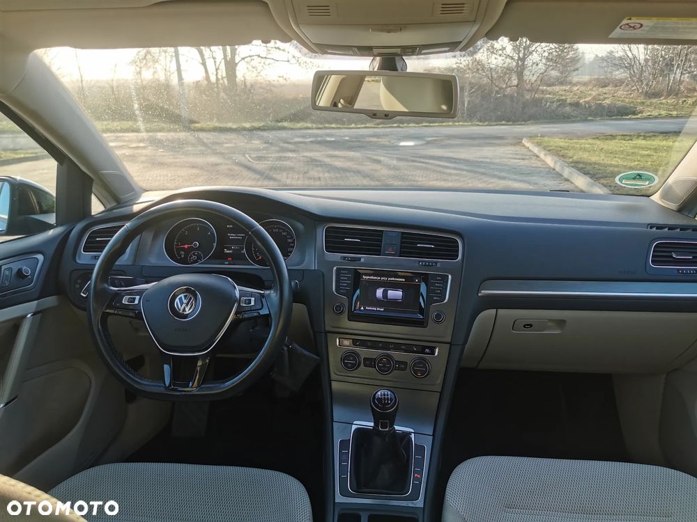 Volkswagen Golf - 28