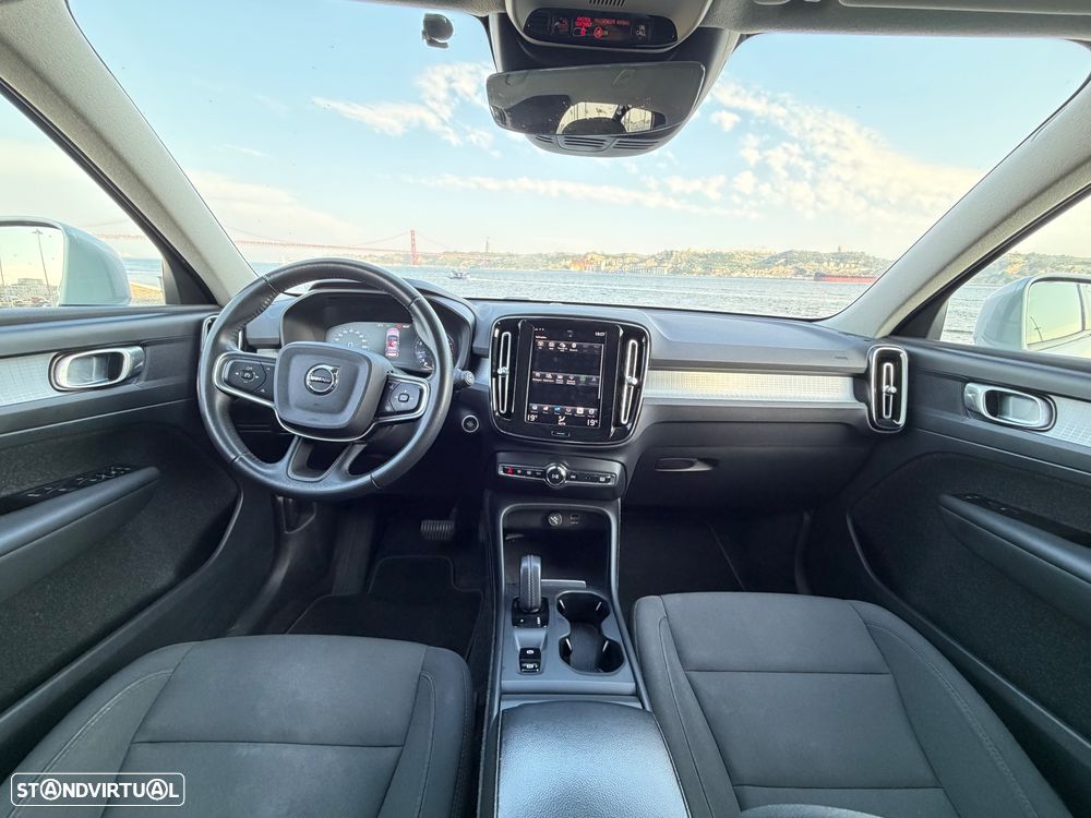 Volvo XC 40 1.5 T3 Momentum Geartronic - 4