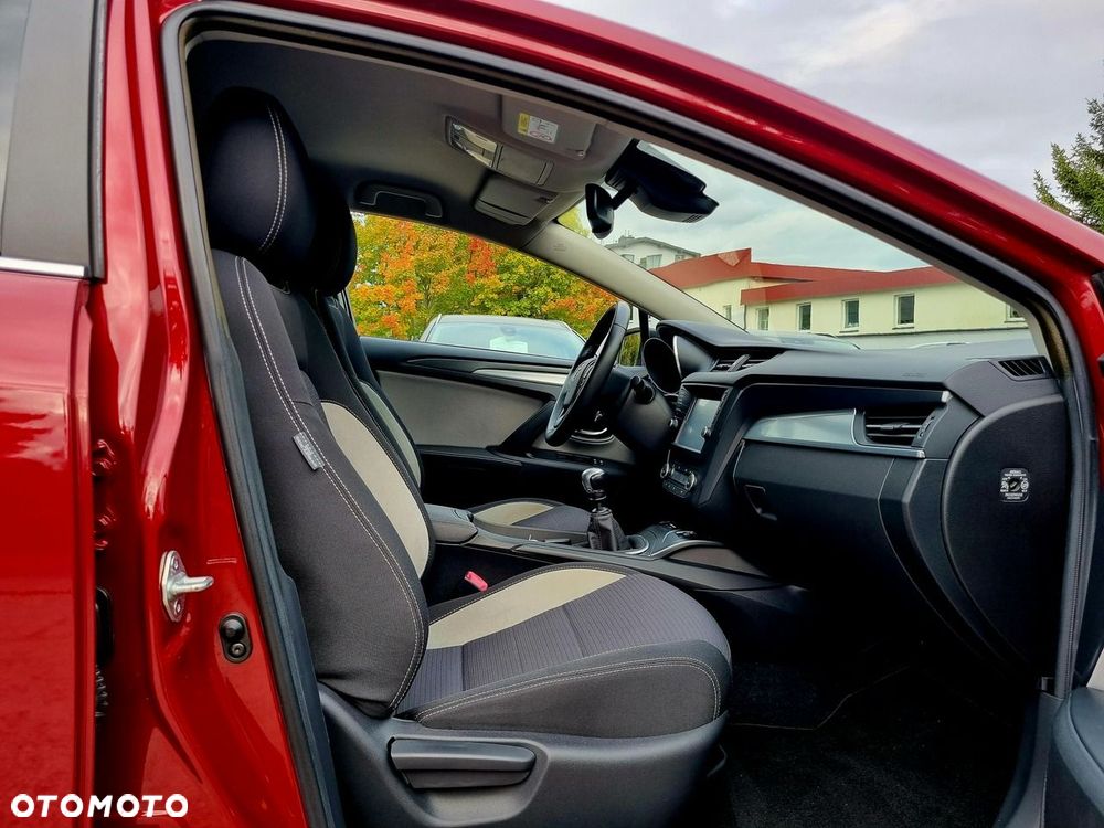 Toyota Avensis 1.8 Premium - 11