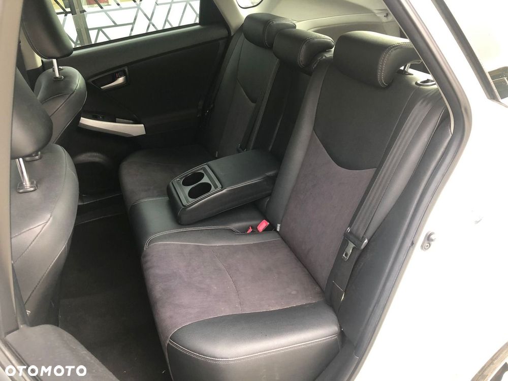 Toyota Prius 1.8 HSD Sol - 6