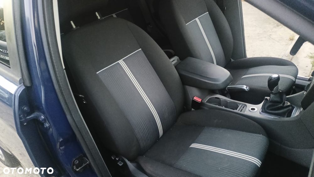 Ford Focus 1.6 Trend + - 24
