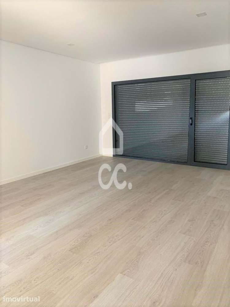 T2 com Terraço, a estrear, em zona privilegiada da Margem Sul - Grande imagem: 5/23