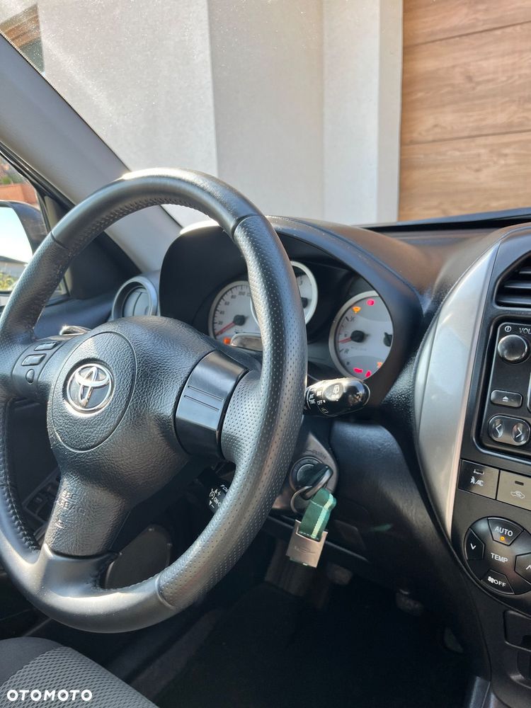 Toyota RAV4 - 16