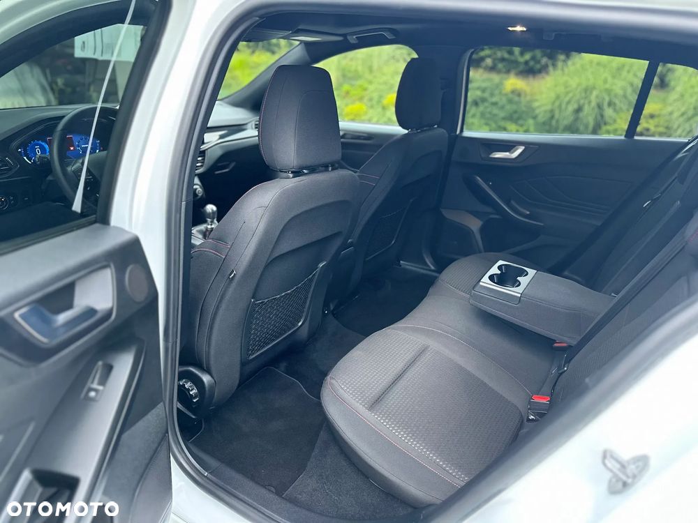 Ford Focus 1.0 EcoBoost Hybrid ST-LINE X - 9
