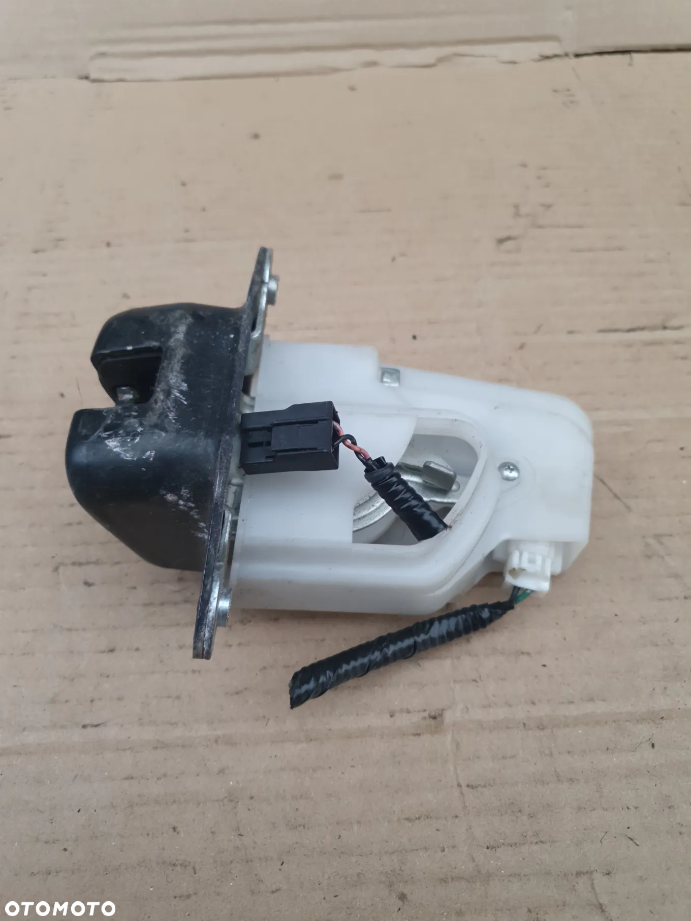} ZAMEK KLAPY BAGAŻNIKA HONDA CIVIC VIII 8 UFO HB 5D - 2