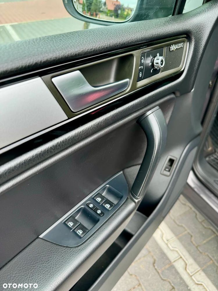 Volkswagen Touareg - 17