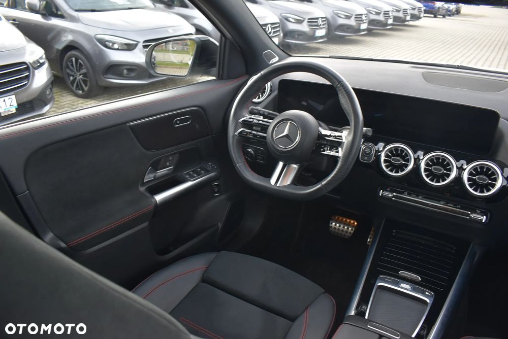 Mercedes-Benz GLA 200 d - 24