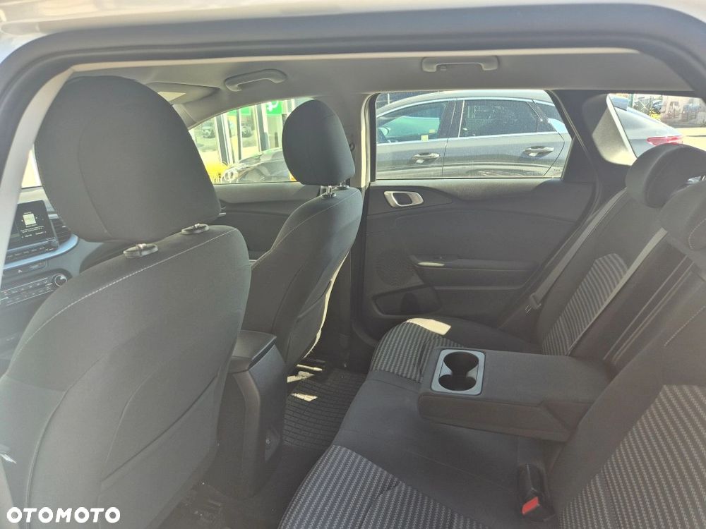 Kia Ceed 1.5 T-GDI M - 12