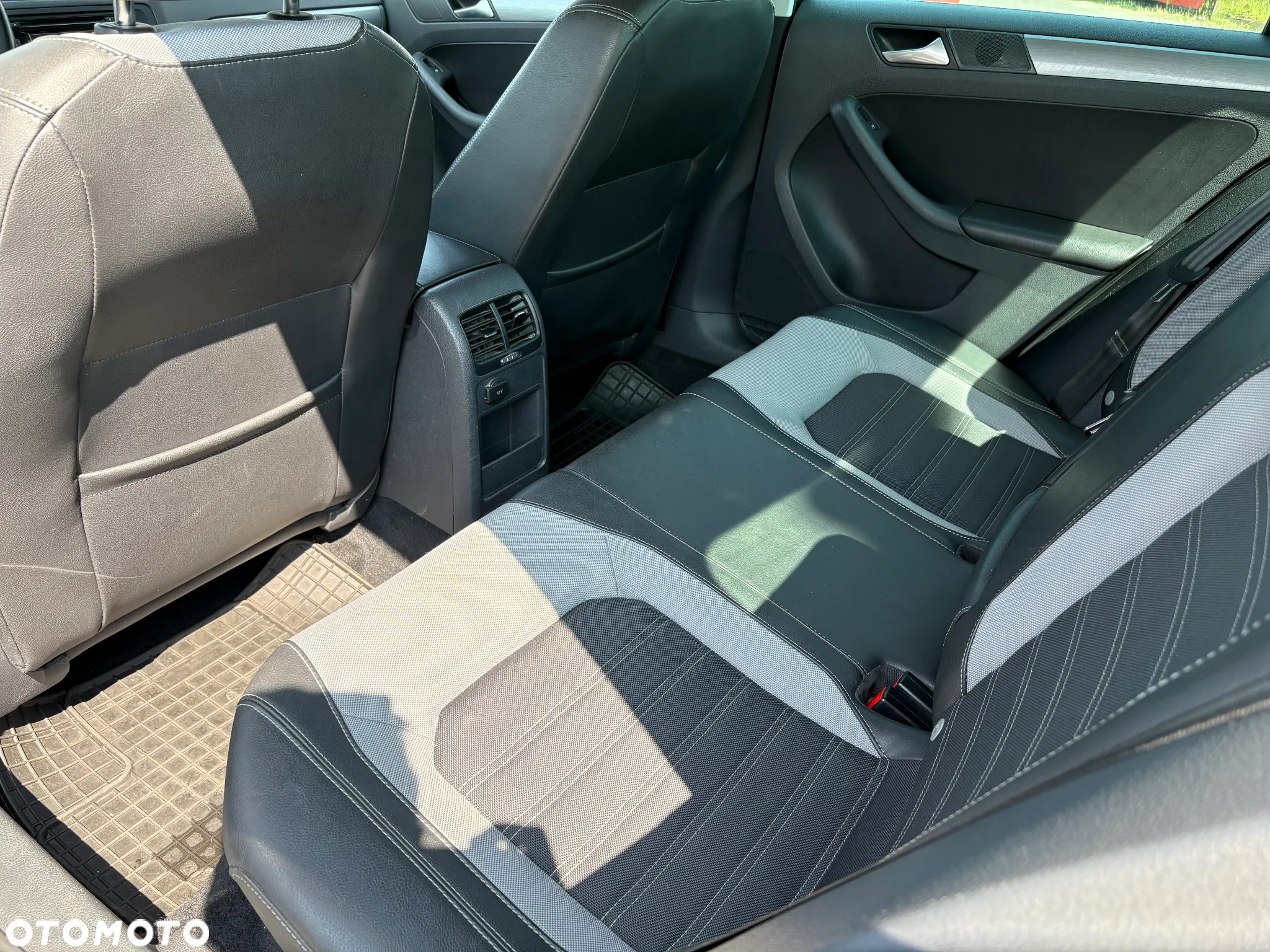Volkswagen Jetta 1.4 TSI Highline - 17