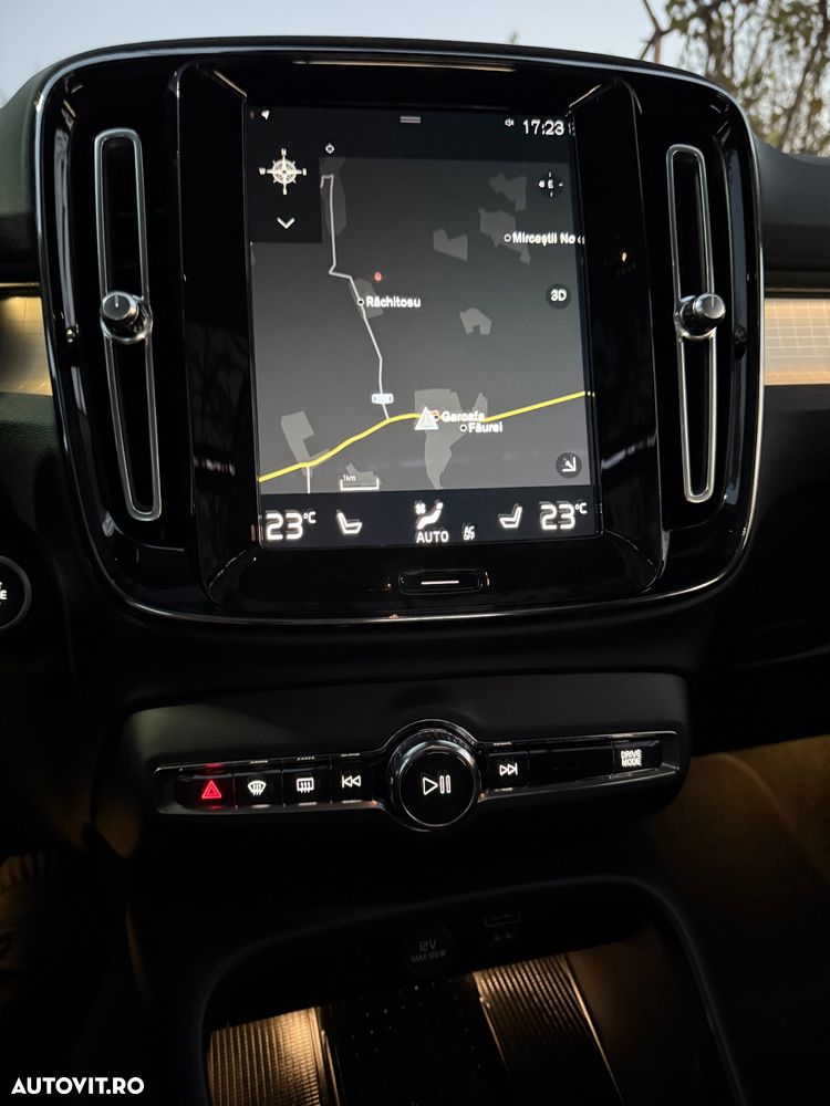 Volvo XC 40 T2 Momentum Pro - 12