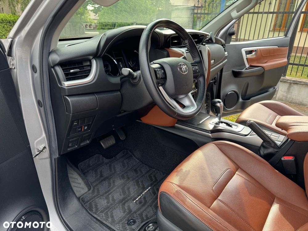 Toyota Fortuner - 24