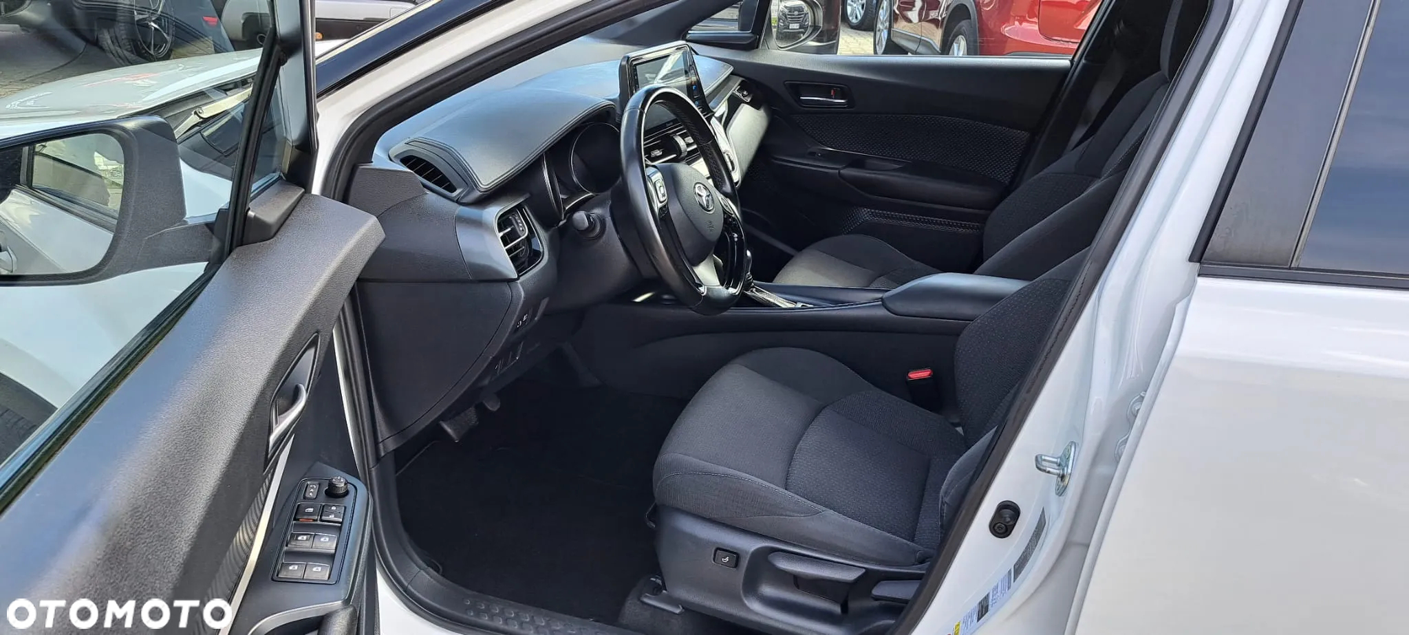Toyota C-HR 1.8 Hybrid Black&White - 16