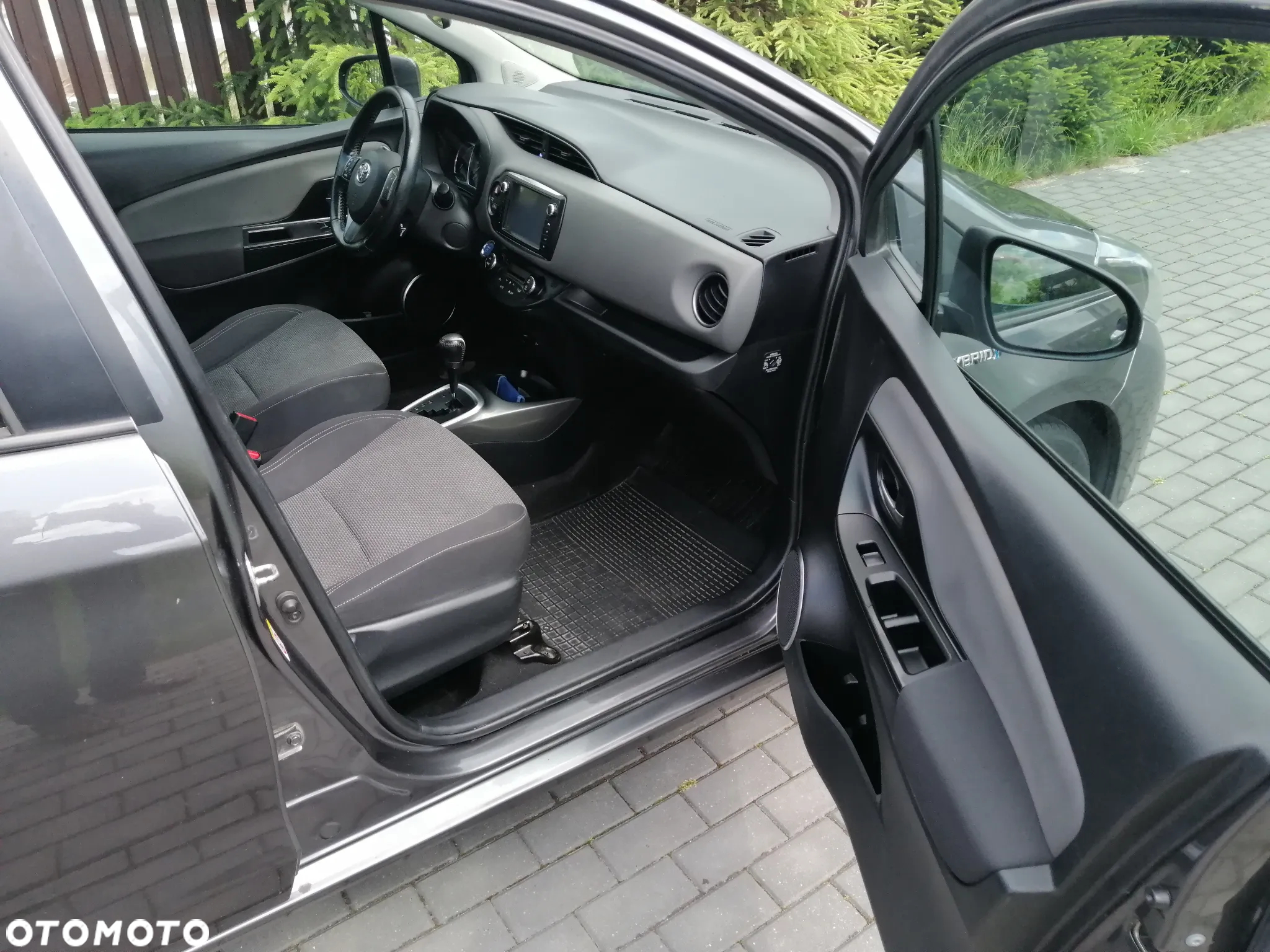 Toyota Yaris Hybrid 100 Dynamic - 6