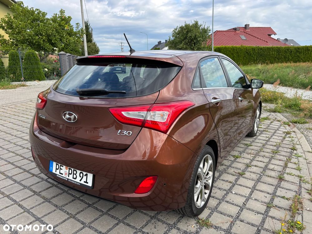 Hyundai i30 blue 1.6 CRDi Trend - 5