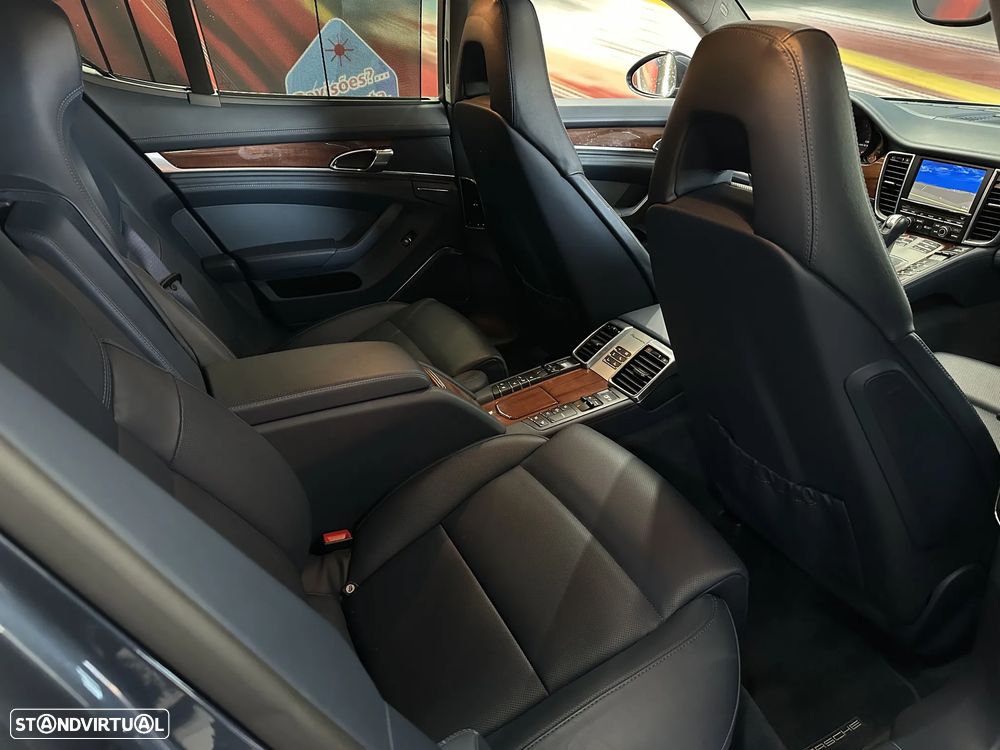Porsche Panamera Turbo PDK - 20