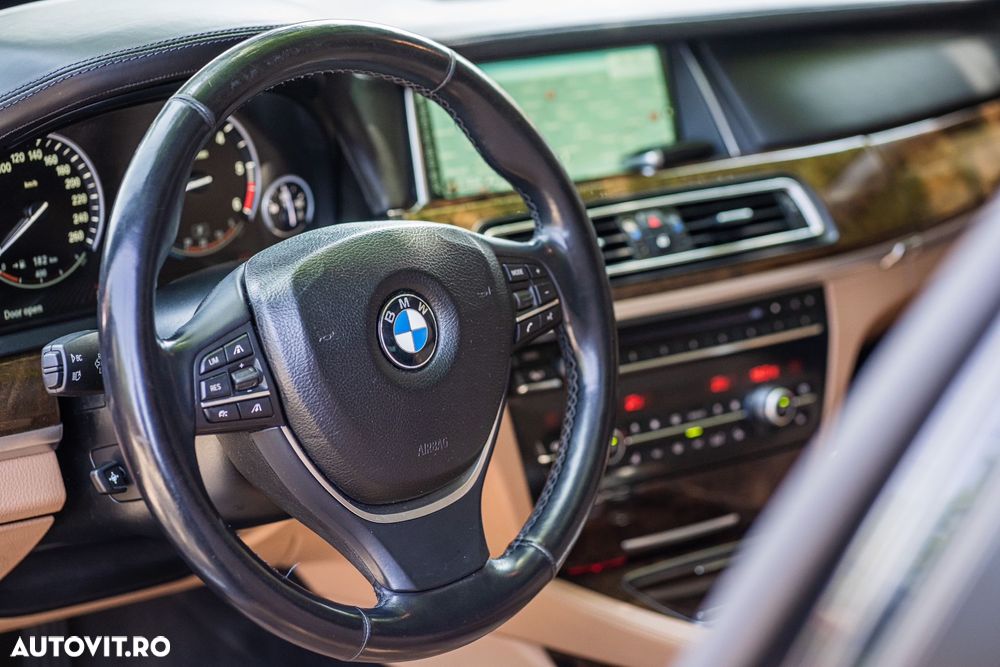 BMW Seria 7 740d Edition Exclusive - 25