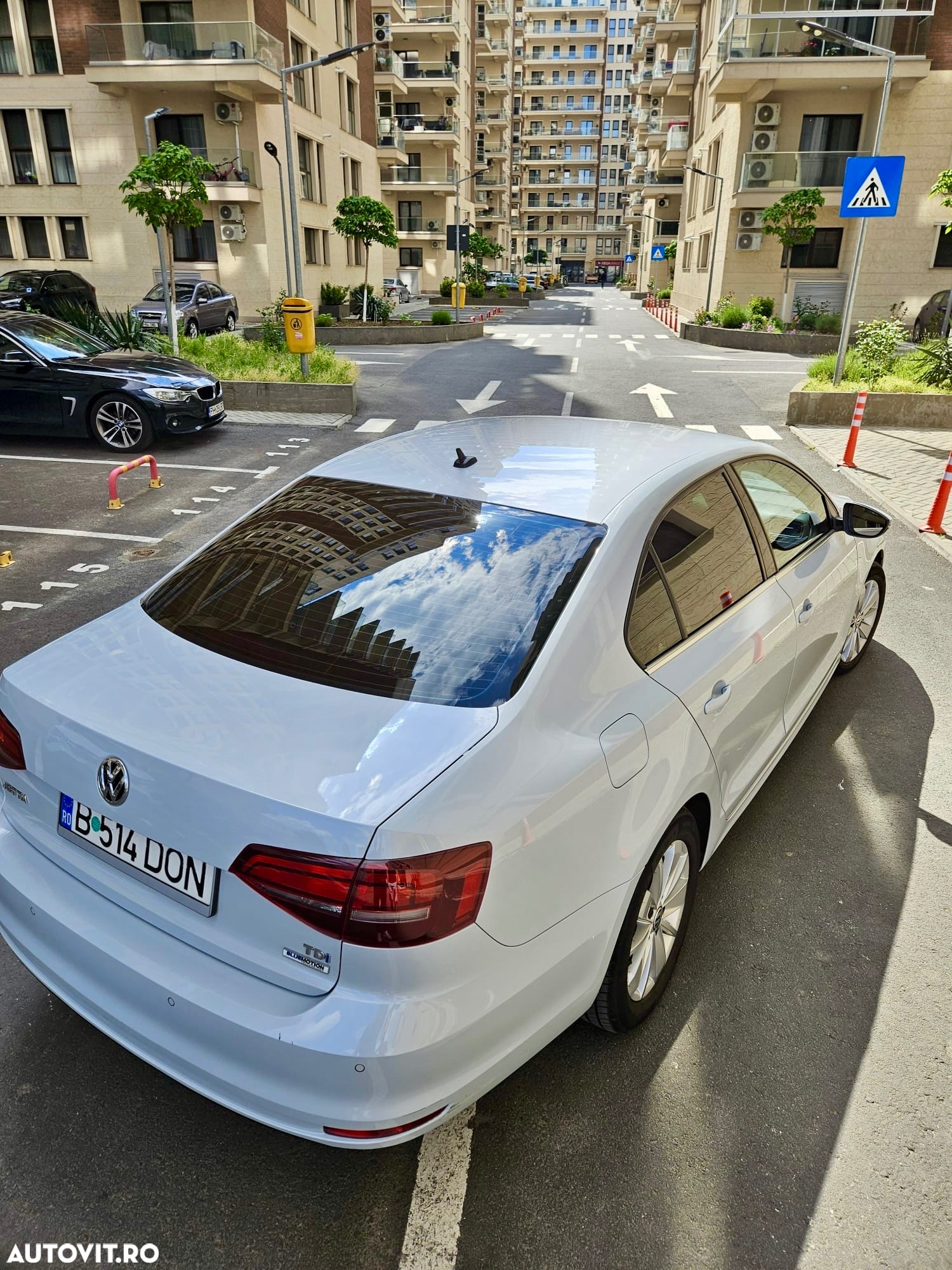 Volkswagen Jetta 2.0 TDI DSG Comfortline - 4
