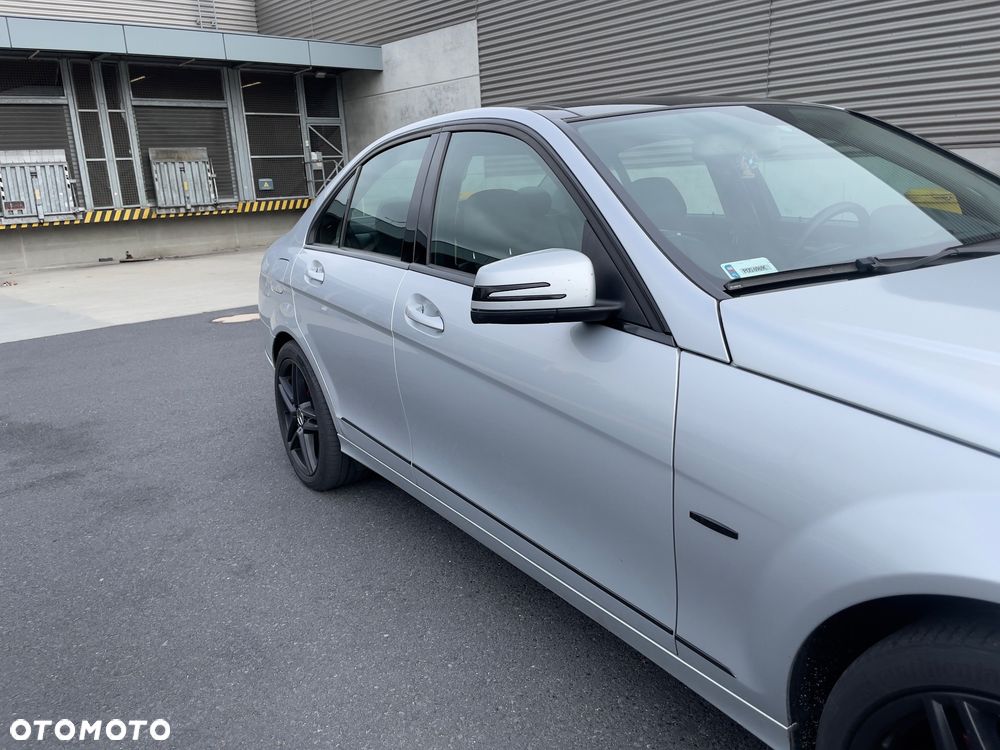 Mercedes-Benz Klasa C 220 CDI DPF Automatik BlueEFFICIENCY Avantgarde - 12