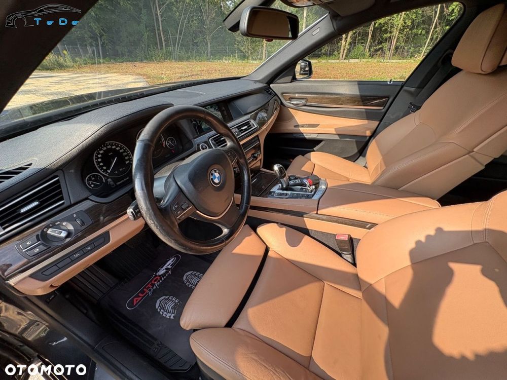 BMW Seria 7 750i L xDrive - 21