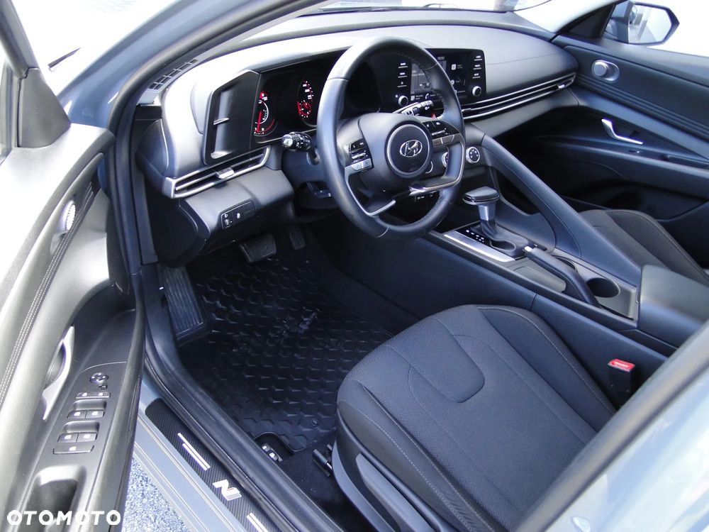 Hyundai Elantra 1.6 Smart CVT - 17