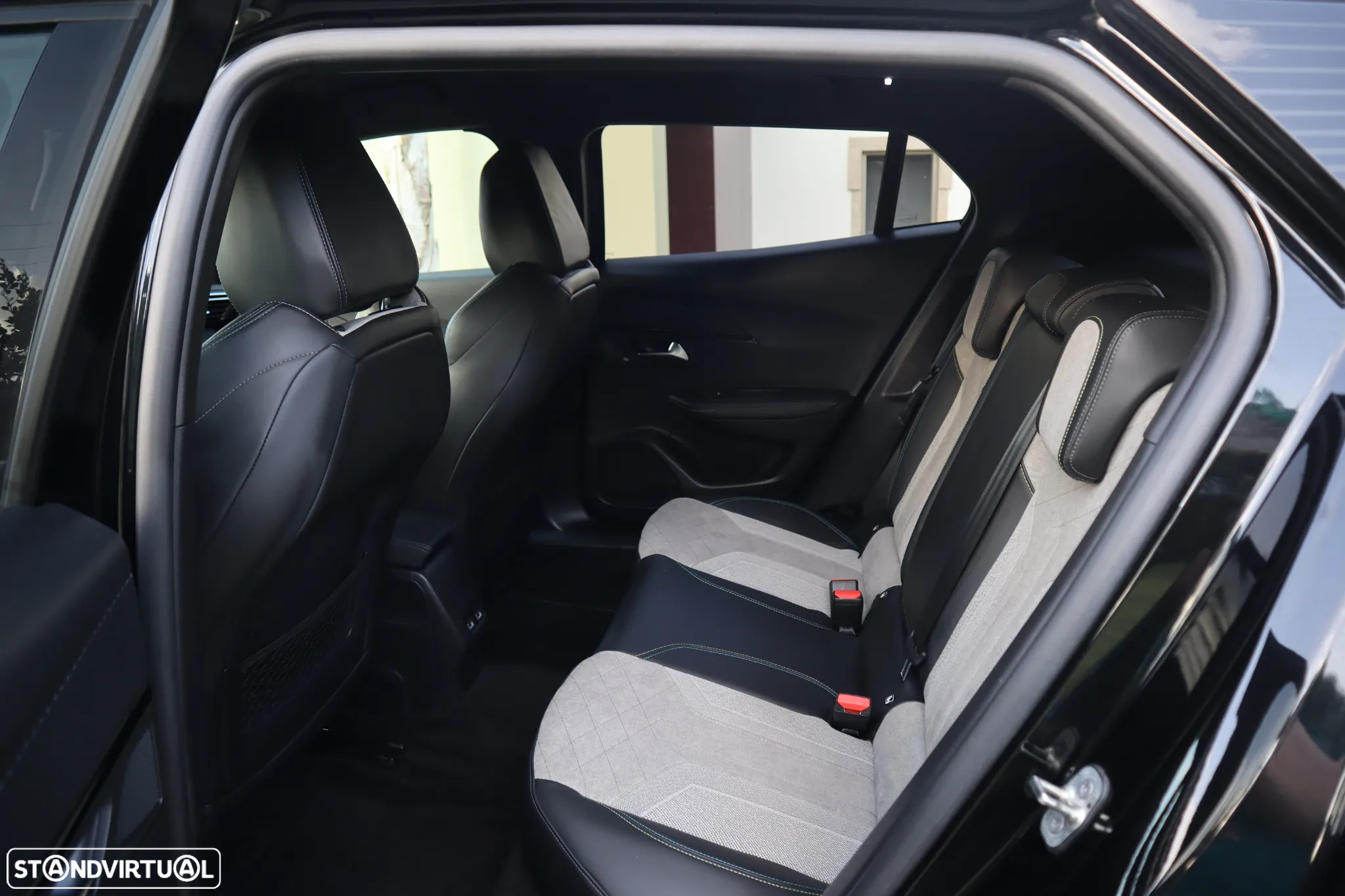 Peugeot e-2008 50 kWh GT Pack - 26